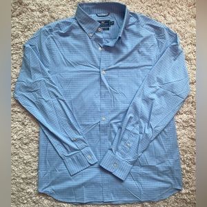 Vineyard Vines Classic Fit blue button down - medium NWOT